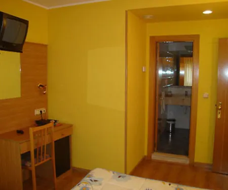 Dona Maria Hotel 2*